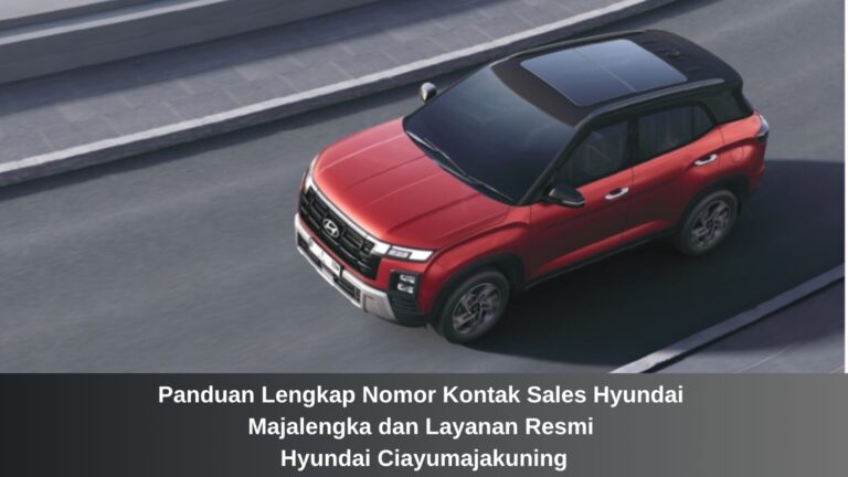Sales representatif Hyundai Ciayumajakuning menunjukkan unit Hyundai Creta terbaru kepada pelanggan di showroom Majalengka